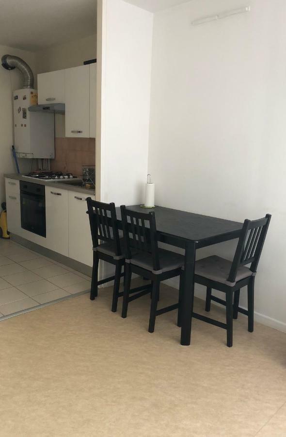 Woezon Na Mi Apartment Lyon Bagian luar foto