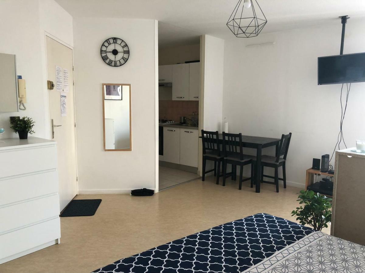 Woezon Na Mi Apartment Lyon Bagian luar foto